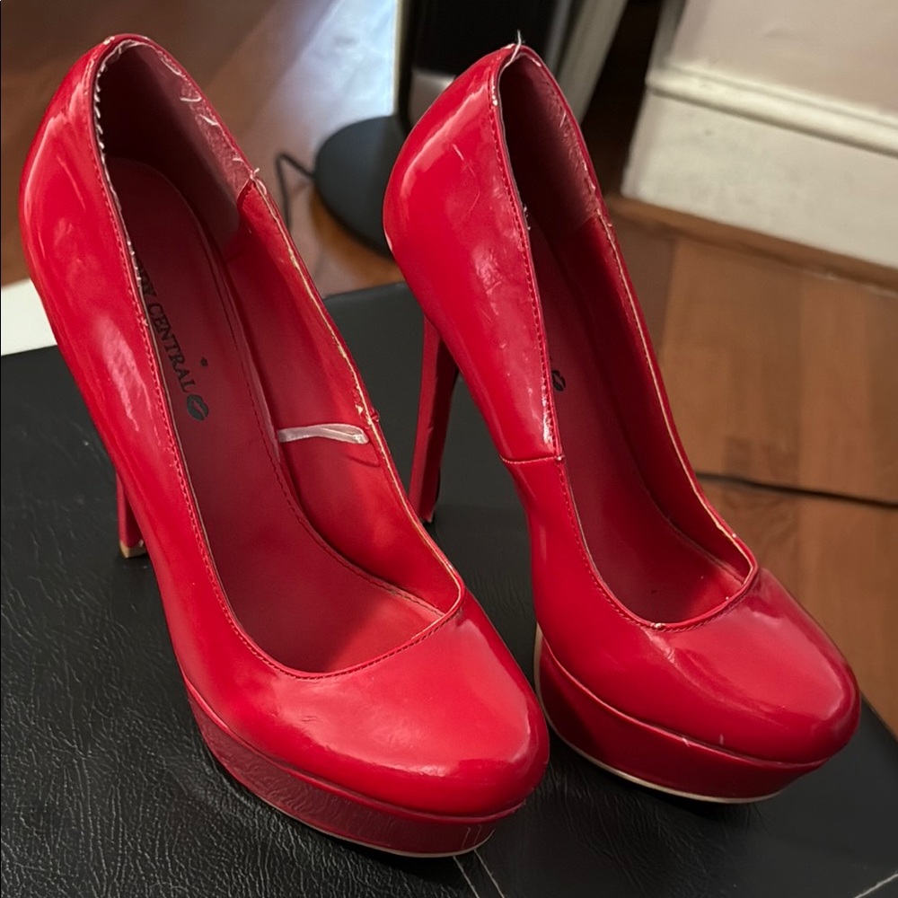 Body Central Elegant Red High Heels size 7.5